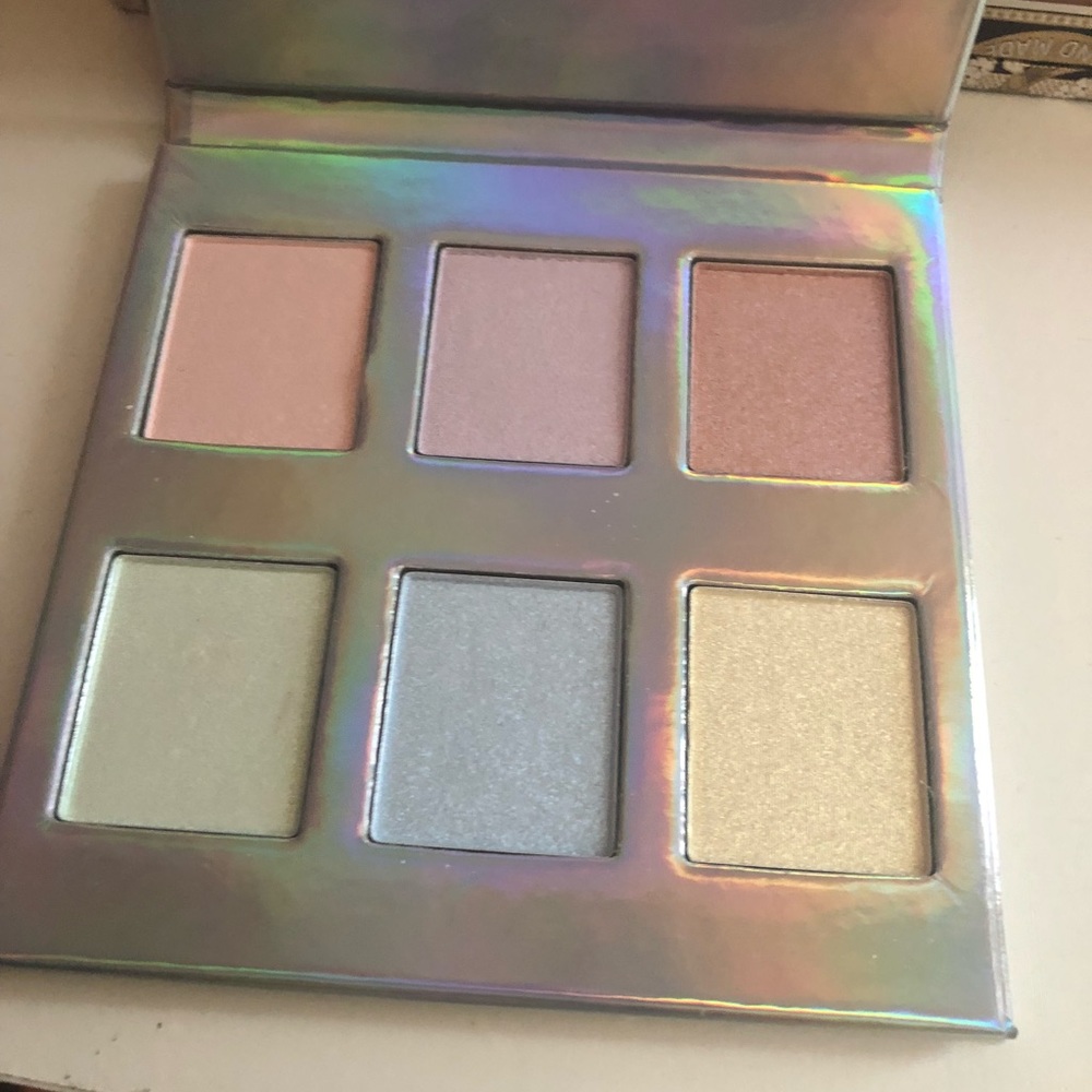 Naked Cosmetics holographic highlighter pallet